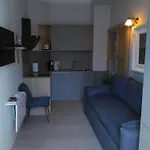 Confortable Avec Balcon A *