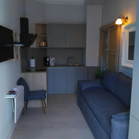 Confortable Avec Balcon A *