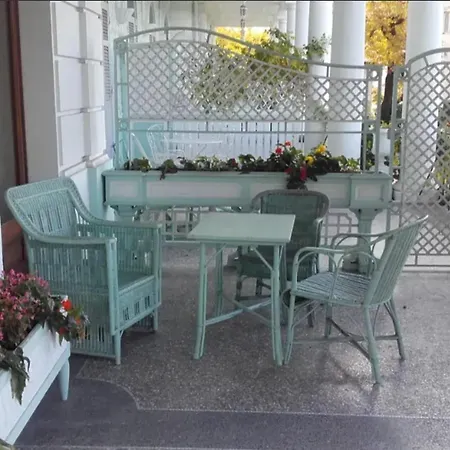 Confortable Avec Balcon A