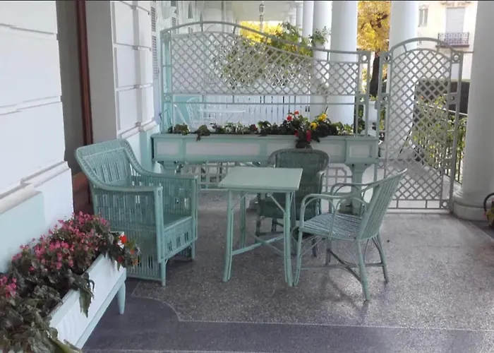 Confortable Avec Balcon à